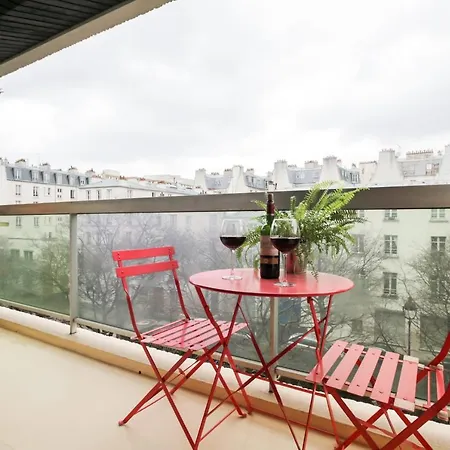 Cozy Oberkampf For 4 Guests